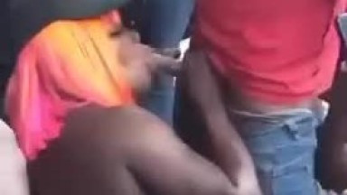 Sexe en public à la vue de tous