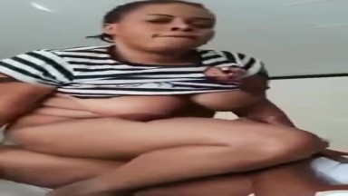 L'exploitante d'un magasin d'alimentation et l'ami de son mari arrêtés
