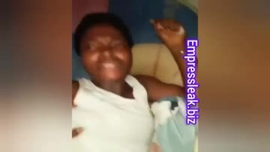La fille de Shs, Belinda, pleure et implore la pitié