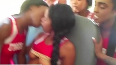 Ndéké equipe bi yeup ay lesbienne le niou